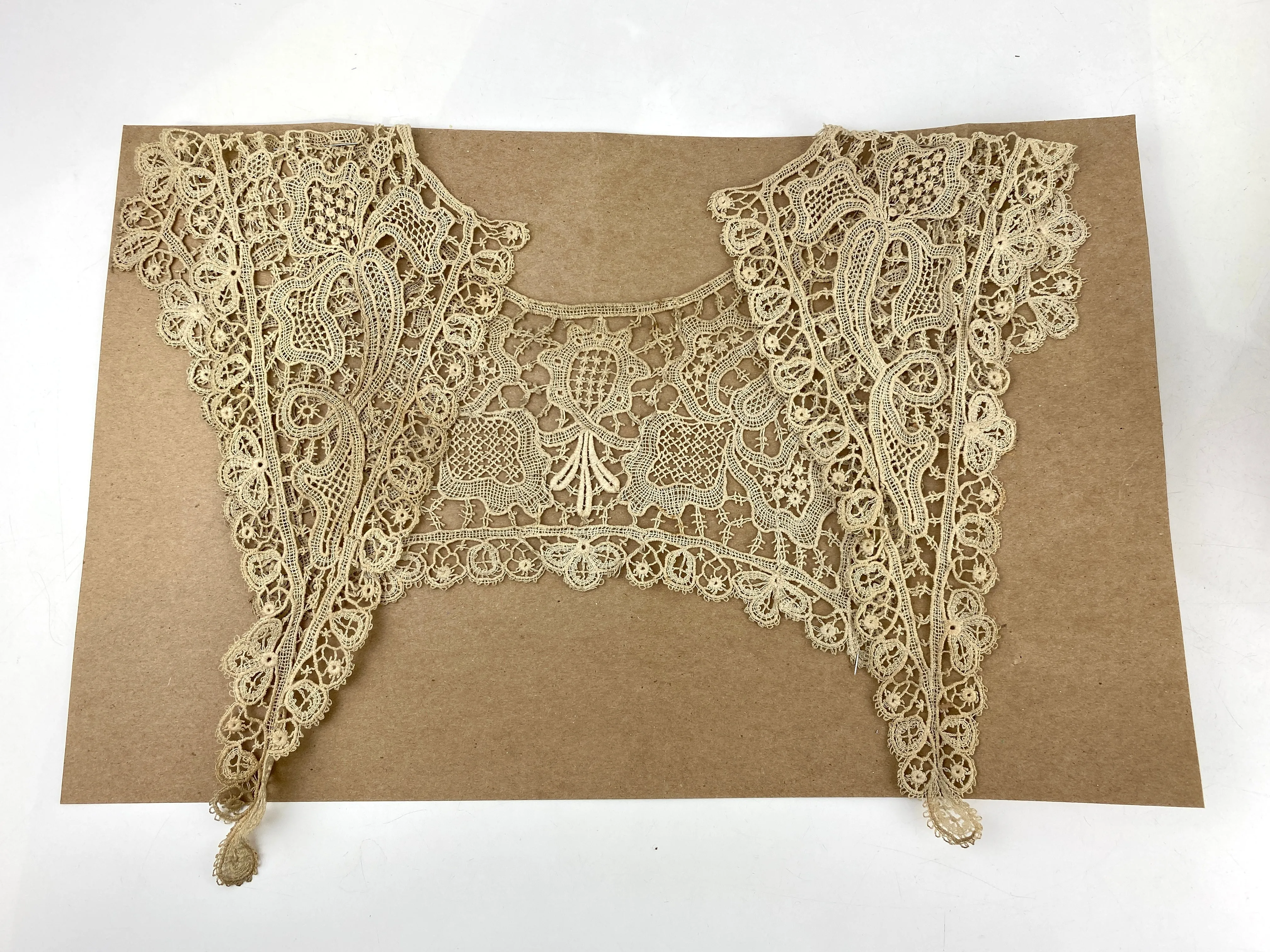 Antique Edwardian Beige Crochet Lace Collar