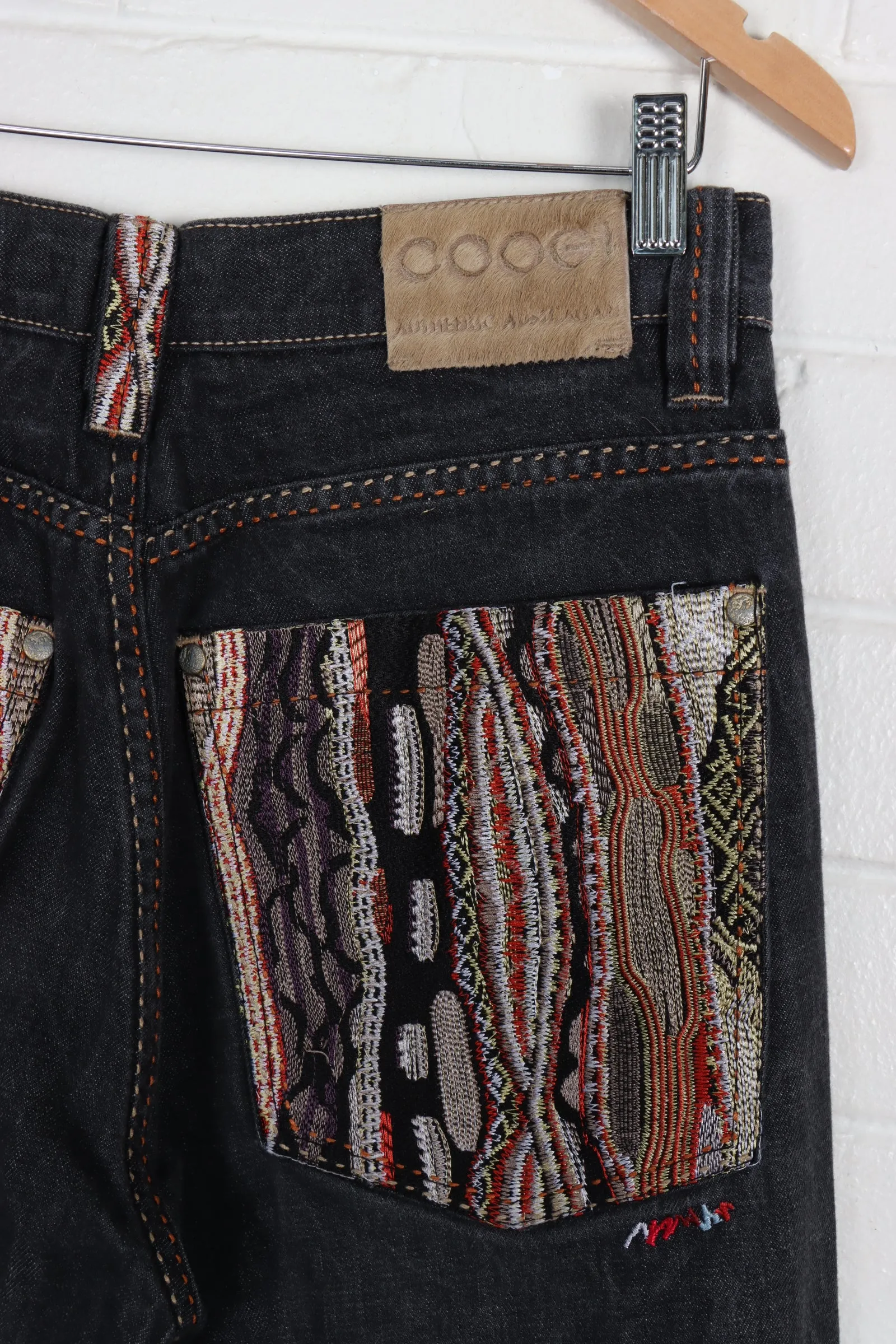 COOGI Embroidered Pockets Dark Wash Jeans (34x34)