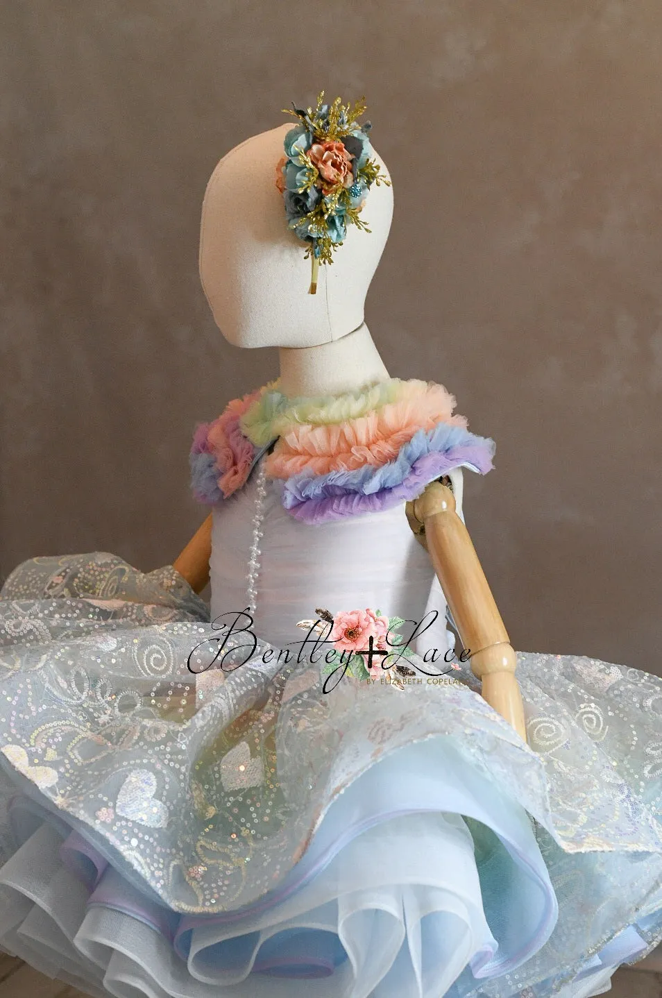 Rainbow ruffle tulle tie collar