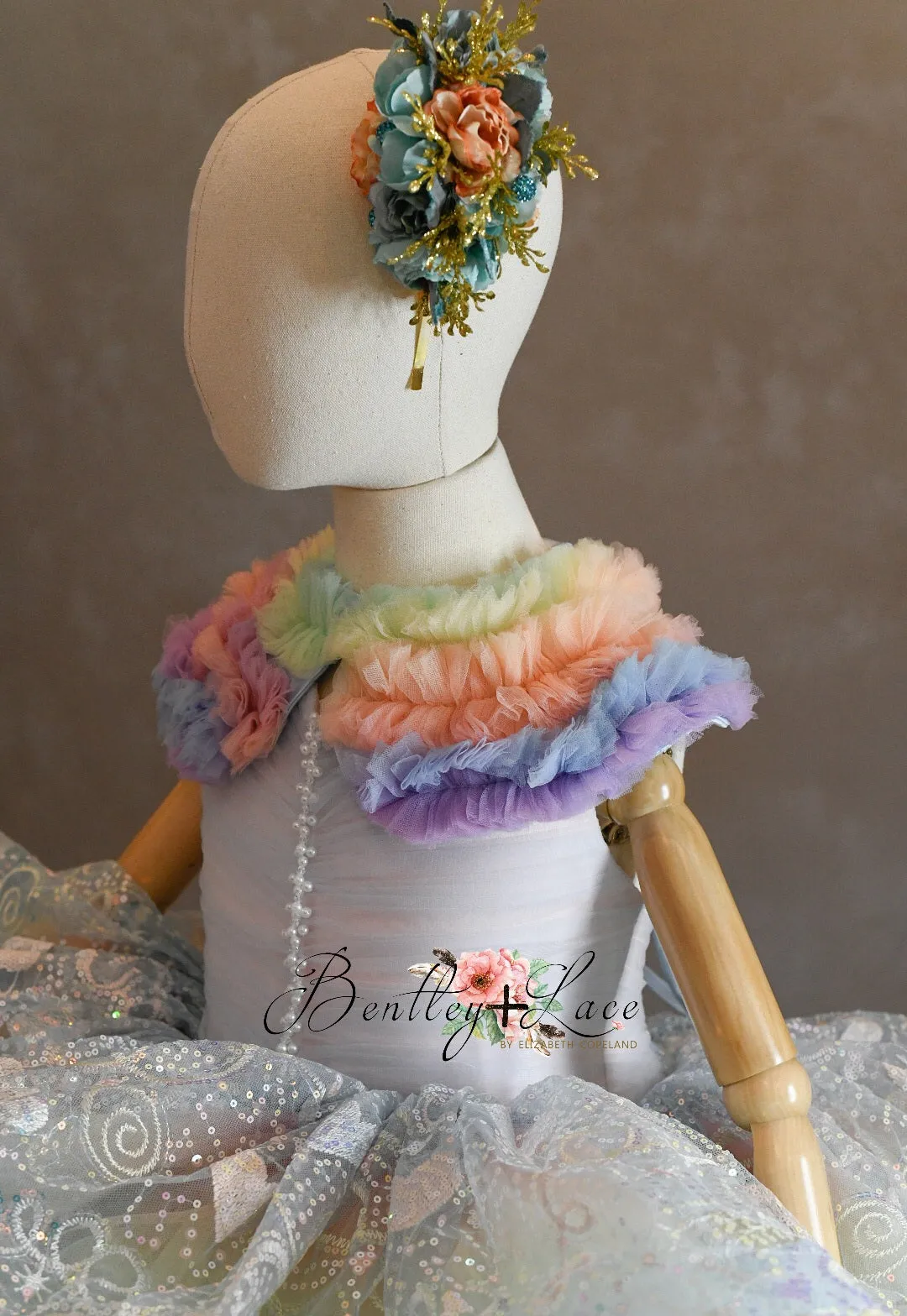 Rainbow ruffle tulle tie collar