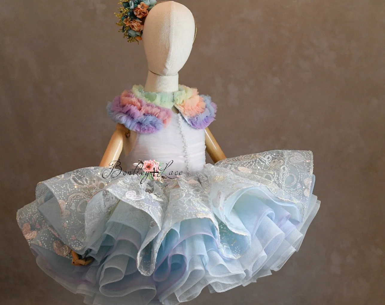 Rainbow ruffle tulle tie collar